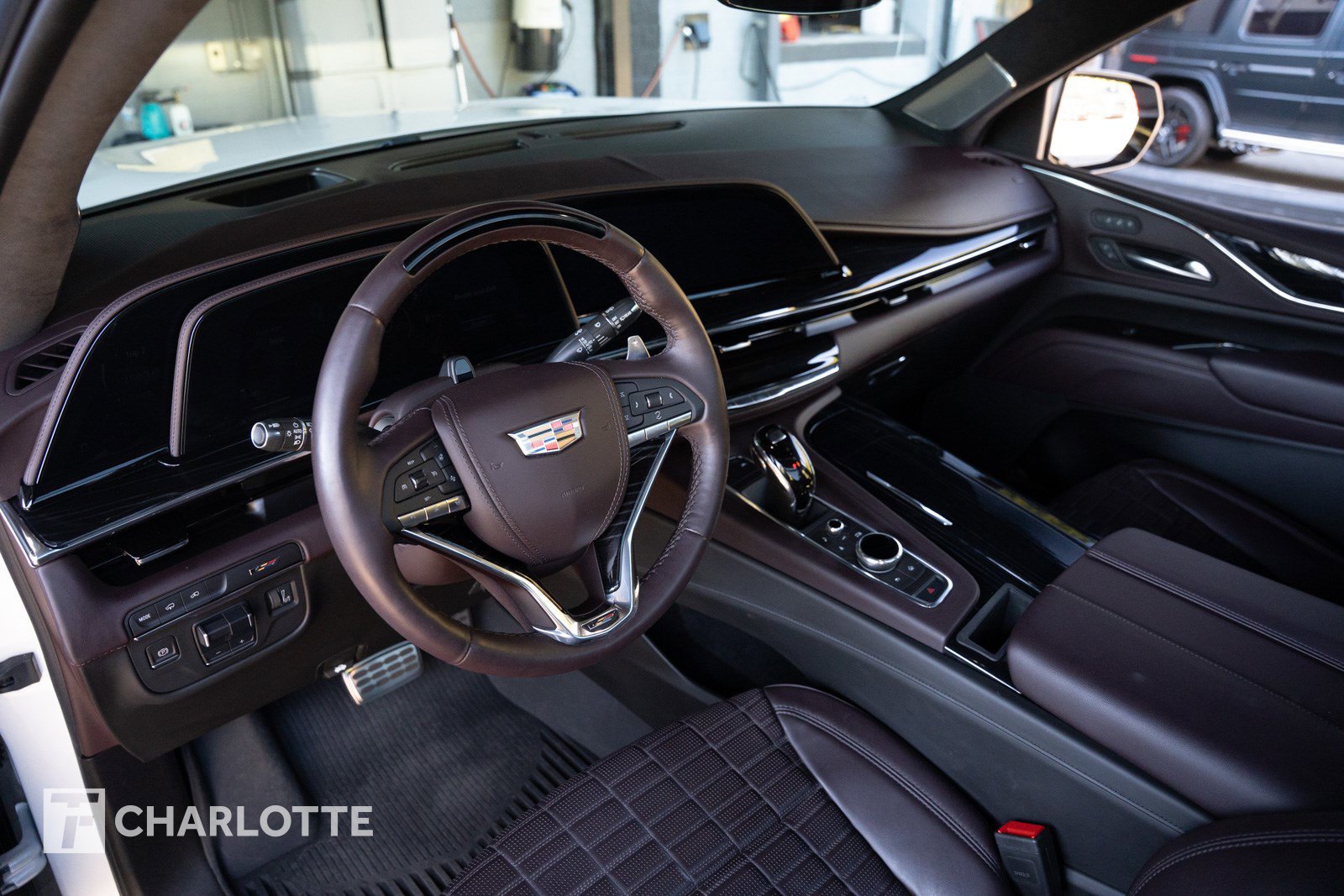 Used 2023 Cadillac Escalade V w/ LPO, ONYX Package image 18