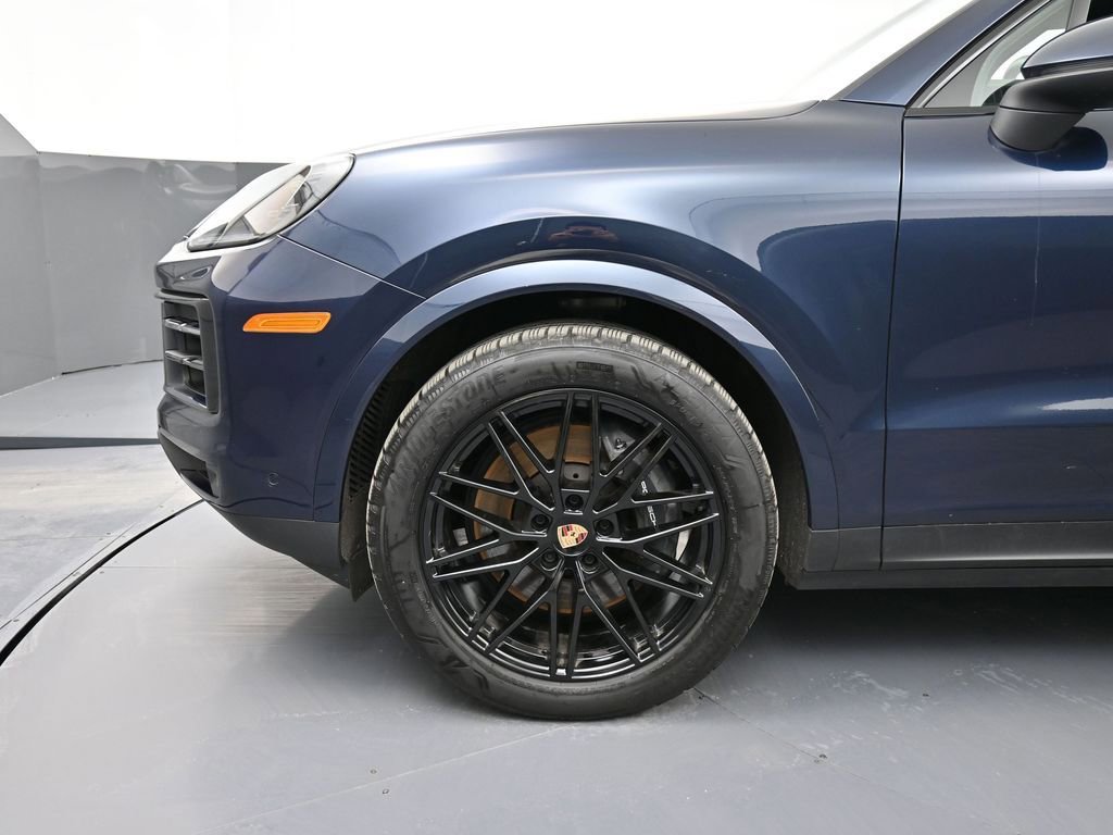 Certified 2025 Porsche Cayenne image 12