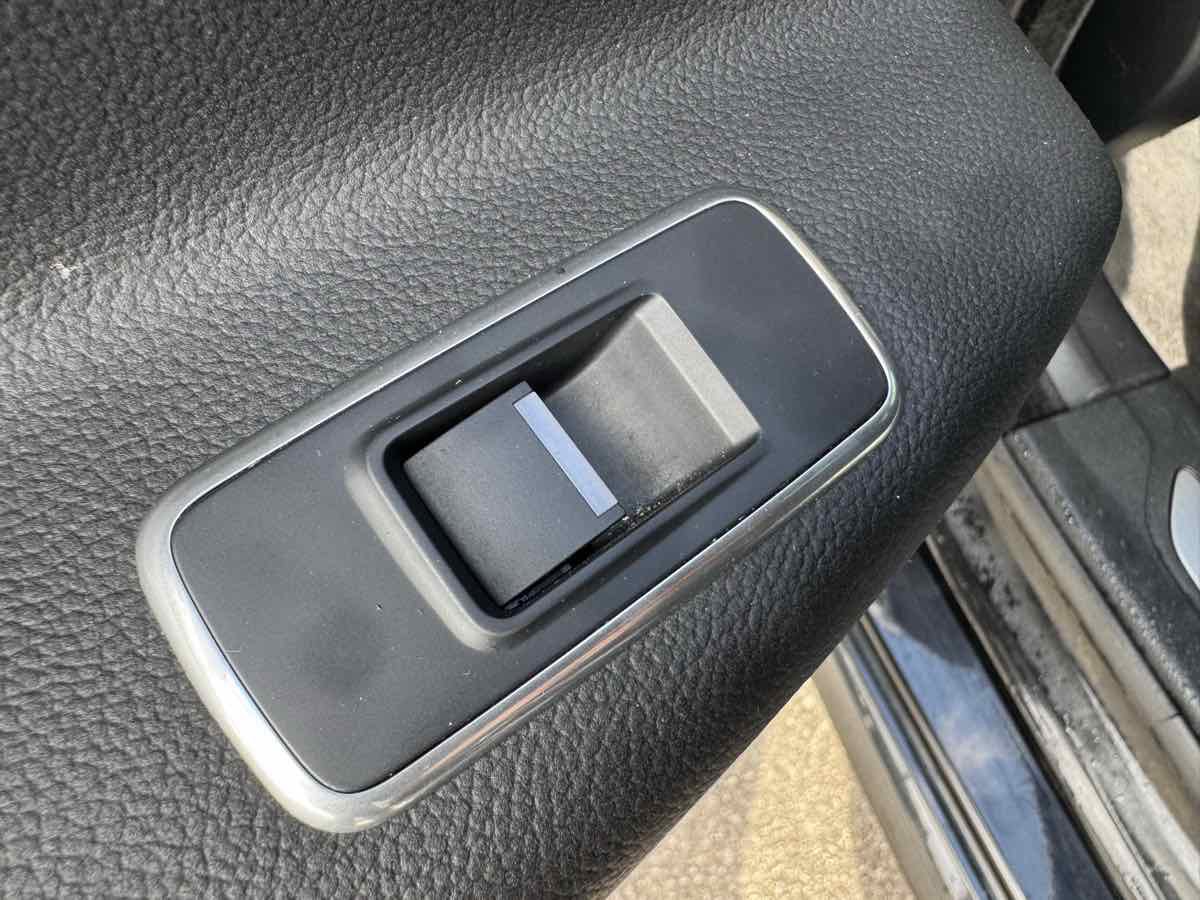 Used 2016 Jaguar XF S image 46