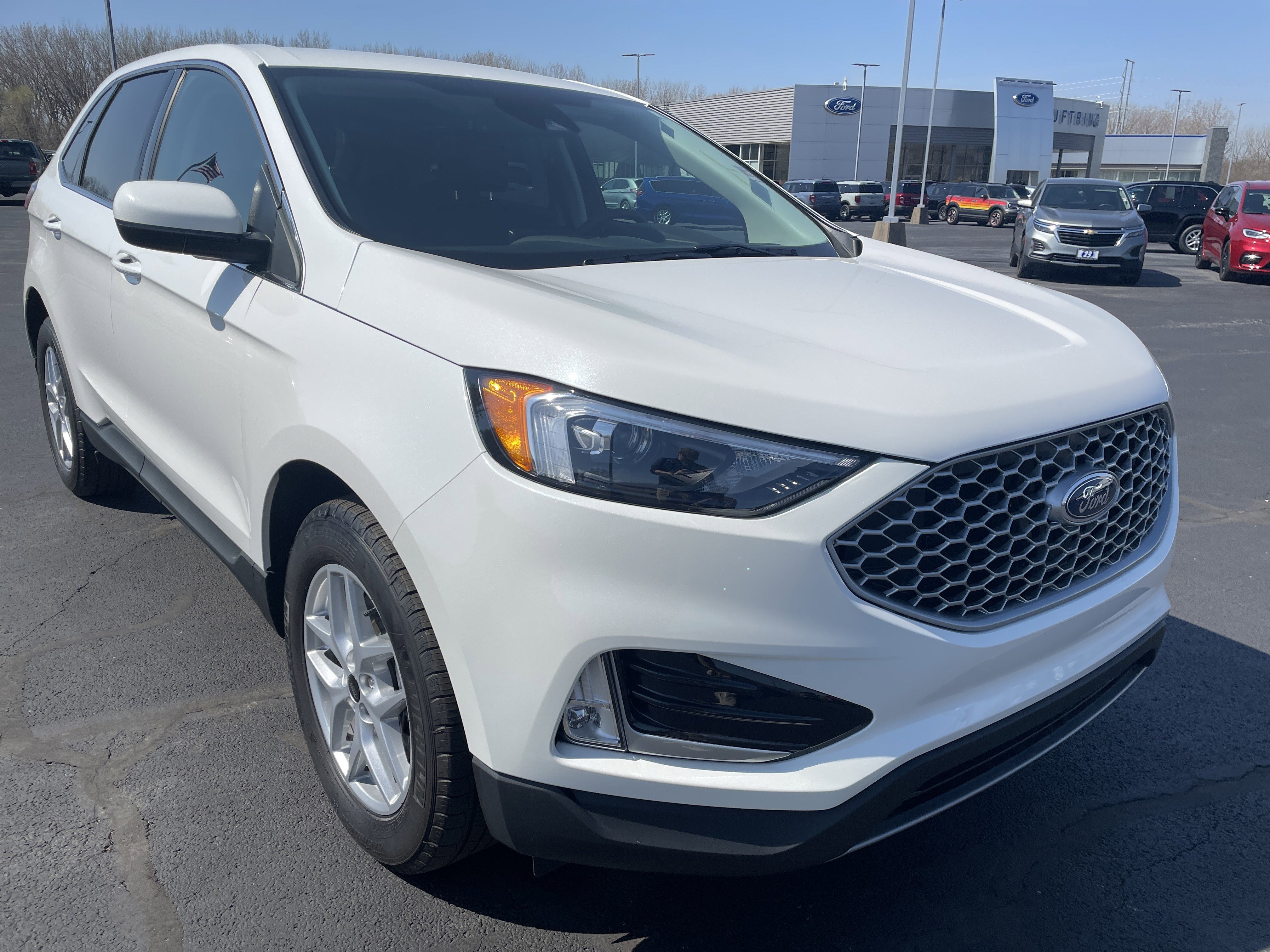 Used 2024 Ford Edge SEL w/ Convenience Package image 7