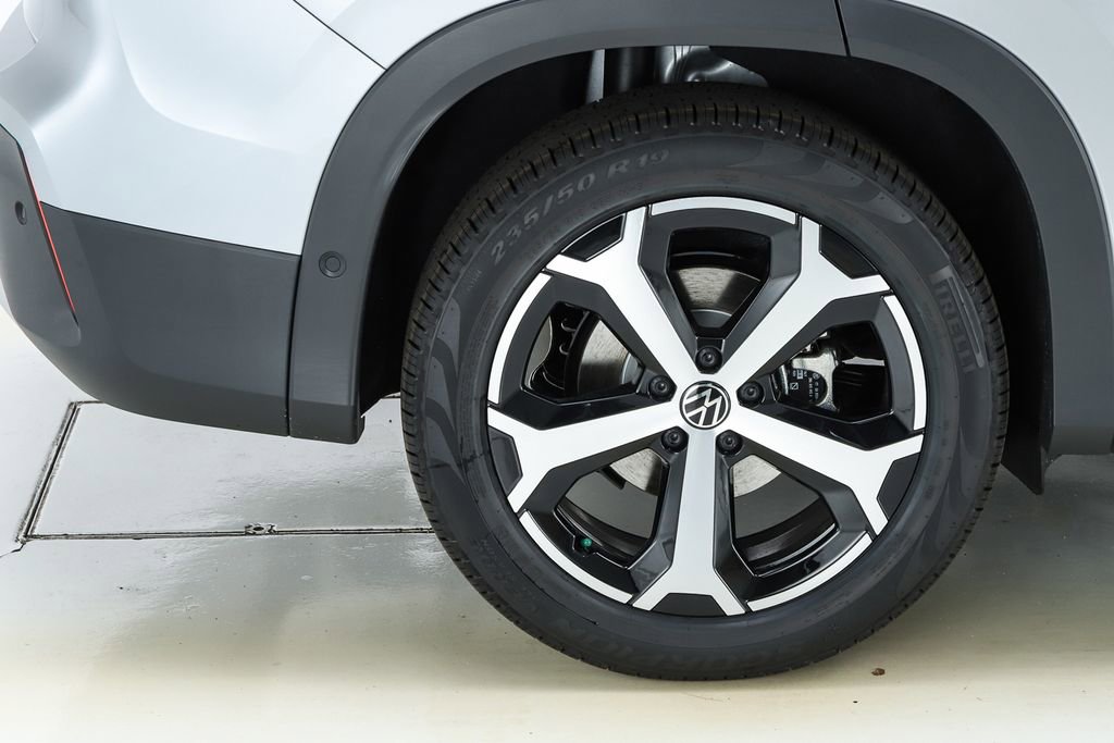 New 2026 Volkswagen Tiguan SE image 13