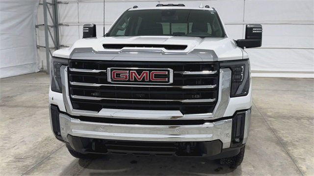 Used 2025 GMC Sierra 2500 SLT w/ SLT Premium Package image 3