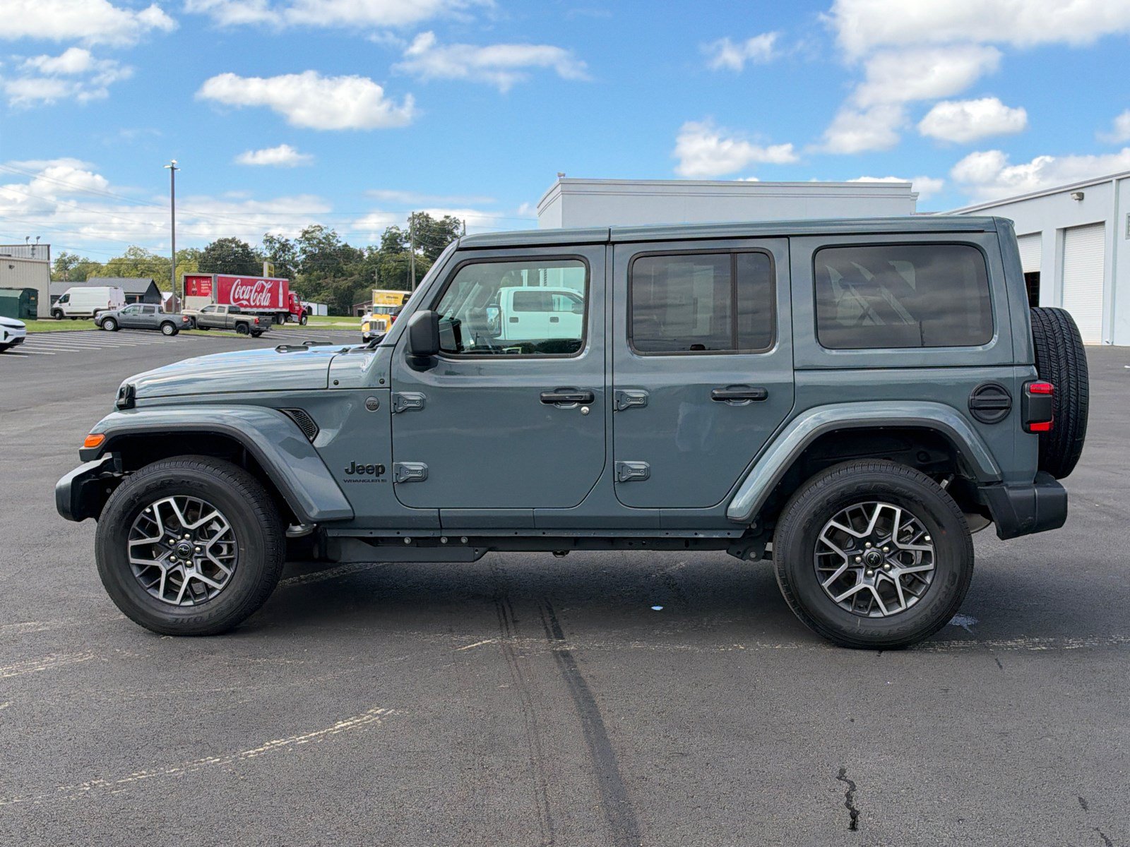 Used 2026 Jeep Wrangler Unlimited Sahara AWD/4WD image 8
