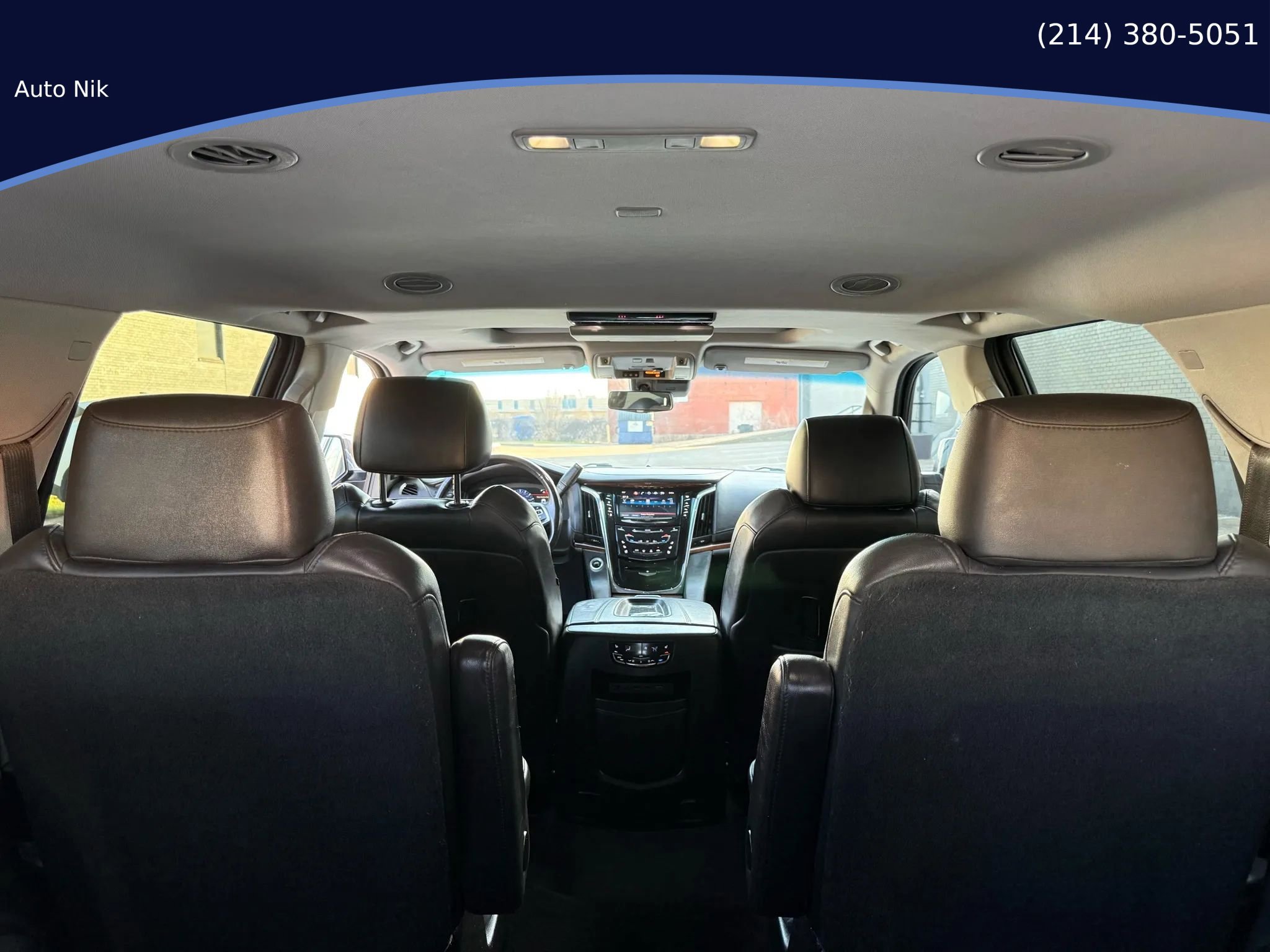 Used 2018 Cadillac Escalade Premium Luxury RWD image 30
