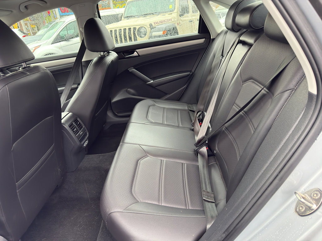 Used 2021 Volkswagen Passat 2.0T SE image 11