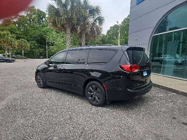 Used 2019 Chrysler Pacifica Limited w/ S Appearance Package FWD image 3