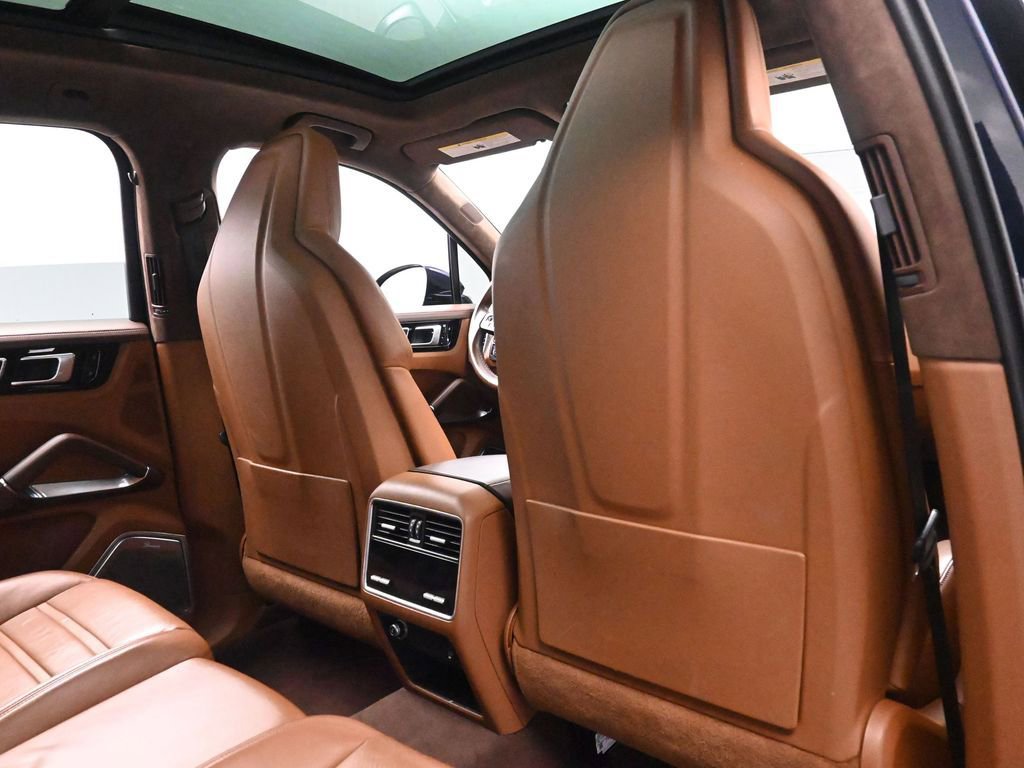 Used 2021 Porsche Cayenne Turbo w/ Premium Package Plus image 25