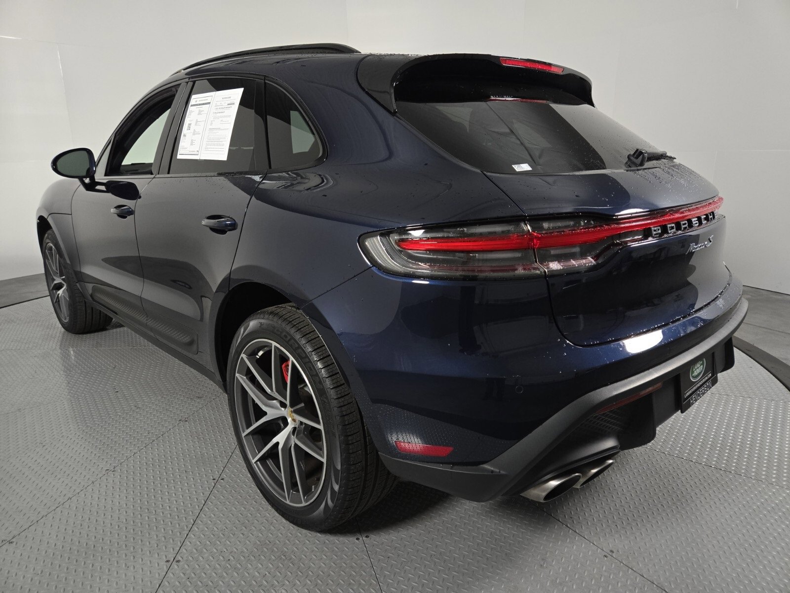 Used 2022 Porsche Macan S image 16