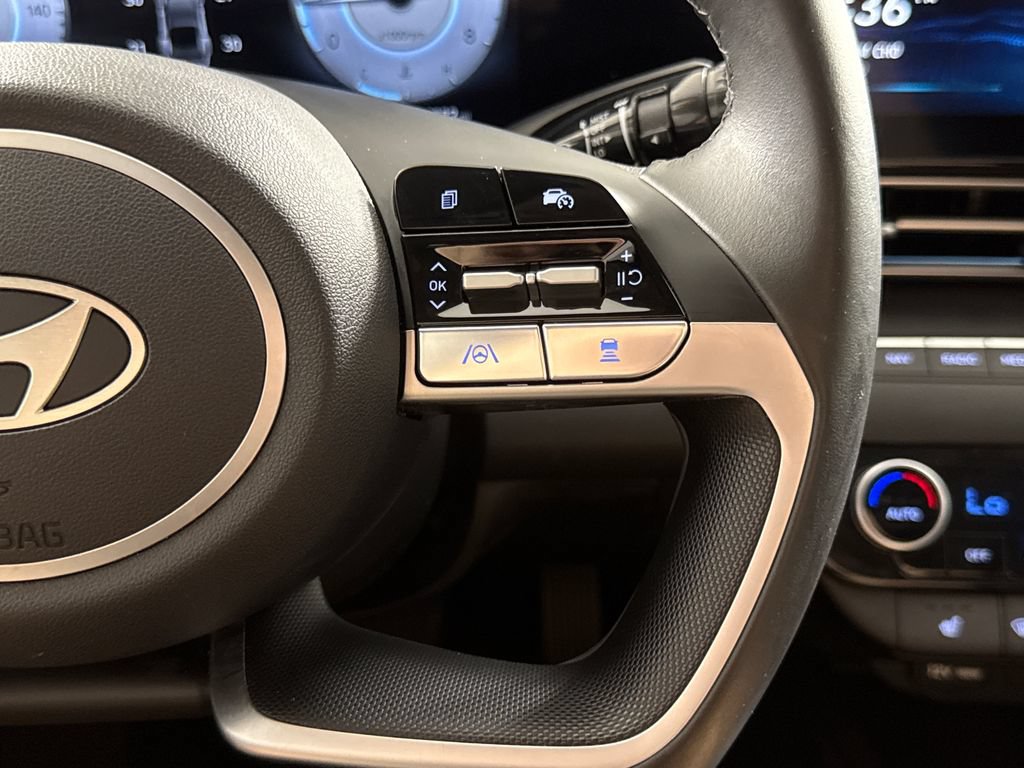 Certified 2025 Hyundai Elantra Limited FWD image 19
