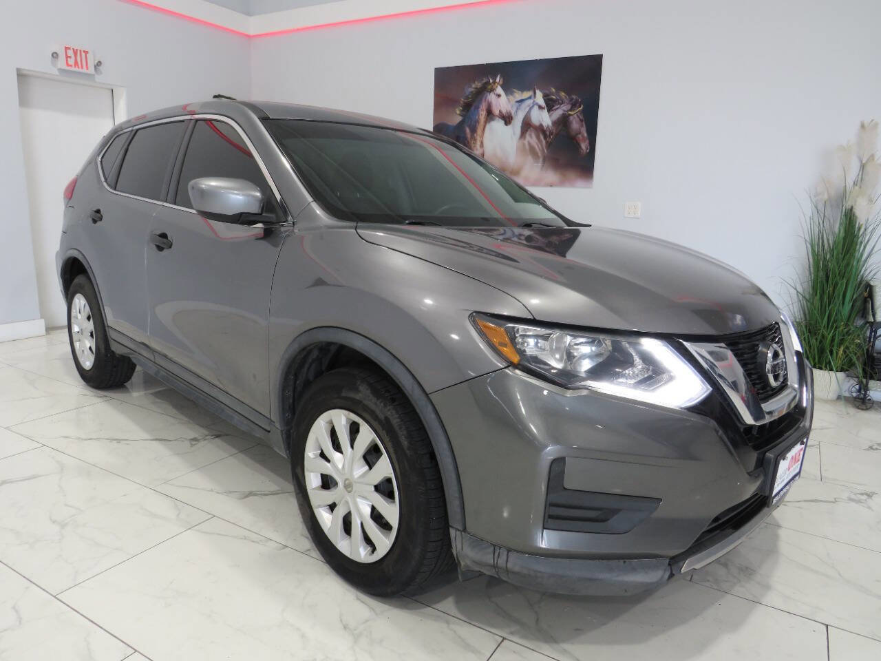 Used 2017 Nissan Rogue S image 2