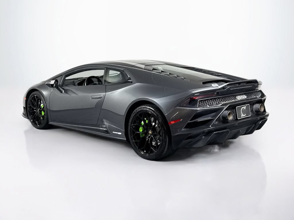 Used 2021 Lamborghini Huracan EVO RWD image 3