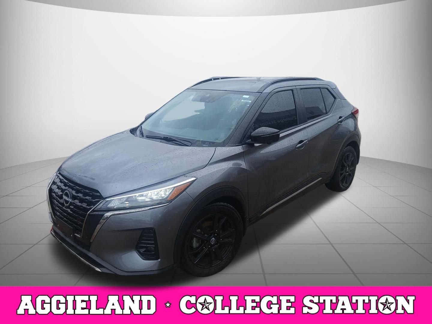 Used 2023 Nissan Kicks SR w/ SR Premium Package FWD image 6