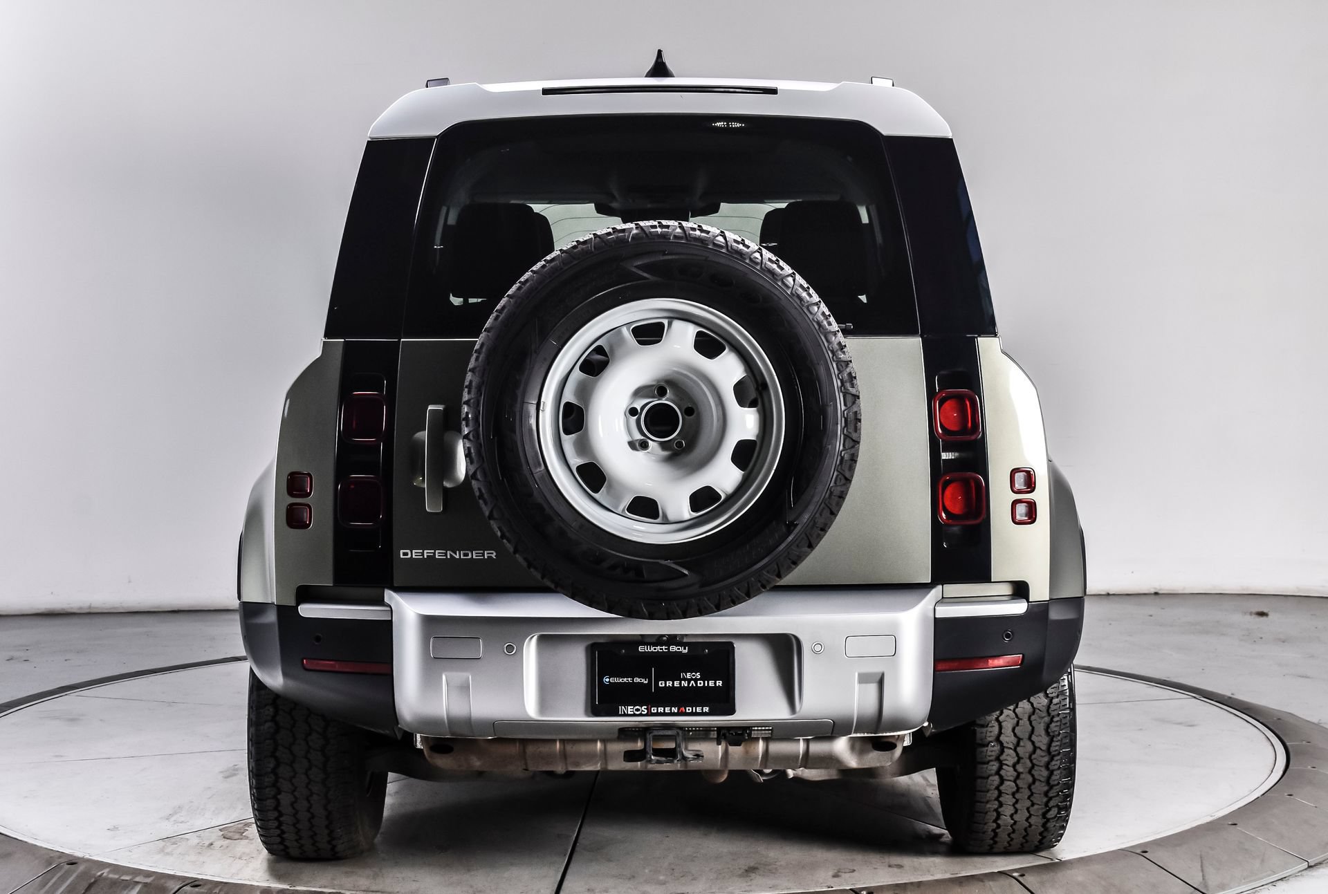 Used 2024 Land Rover Defender 110 S AWD/4WD image 4