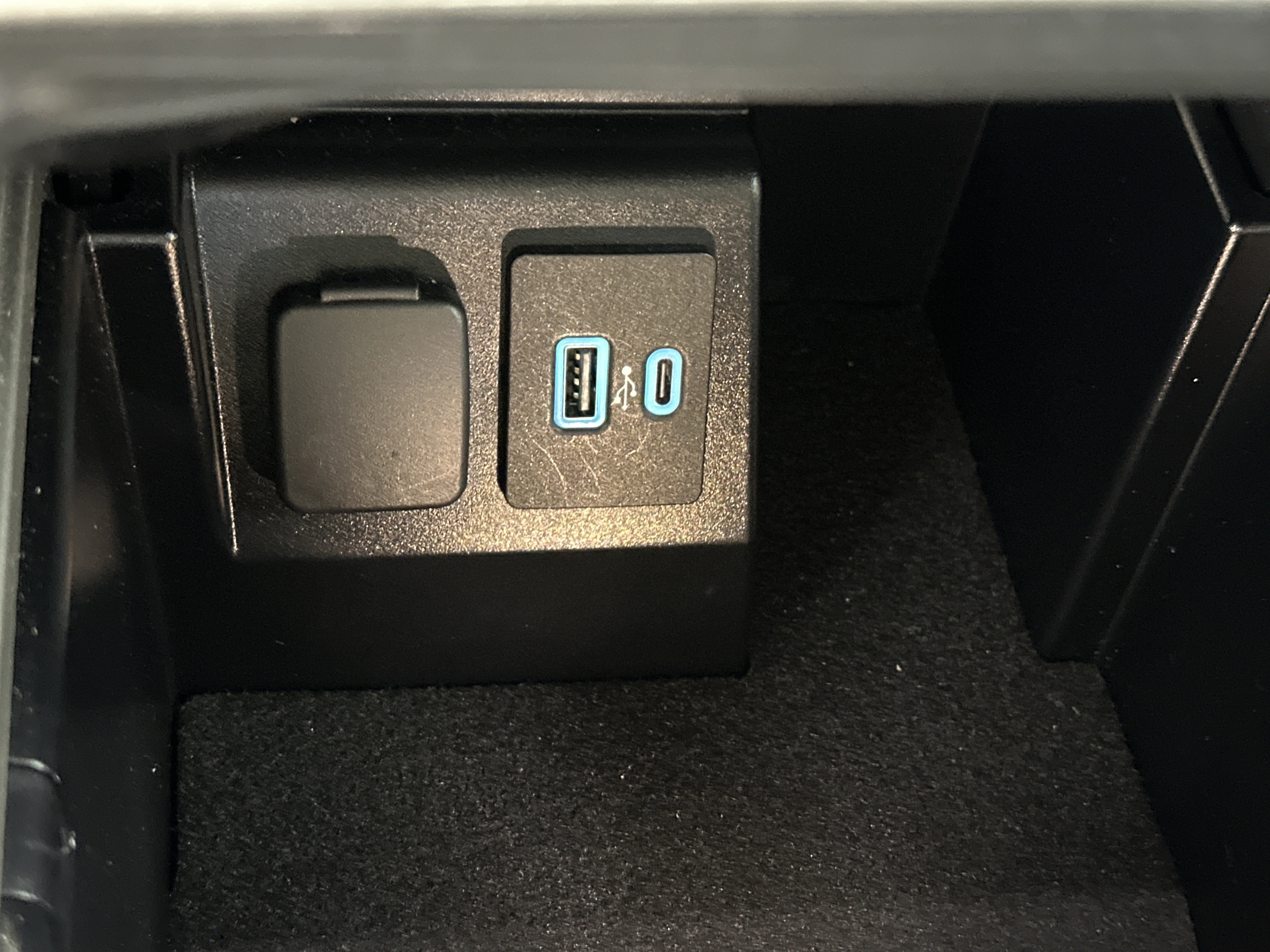 Used 2021 Ford Explorer XLT image 23