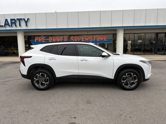 Used 2024 Chevrolet Trax LT w/ Driver Confidence Package FWD image 2