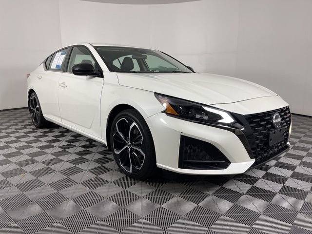 Used 2023 Nissan Altima 2.5 SR video 2