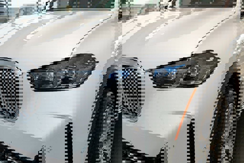 New 2026 BMW X5 xDrive50e w/ Premium Package image 8