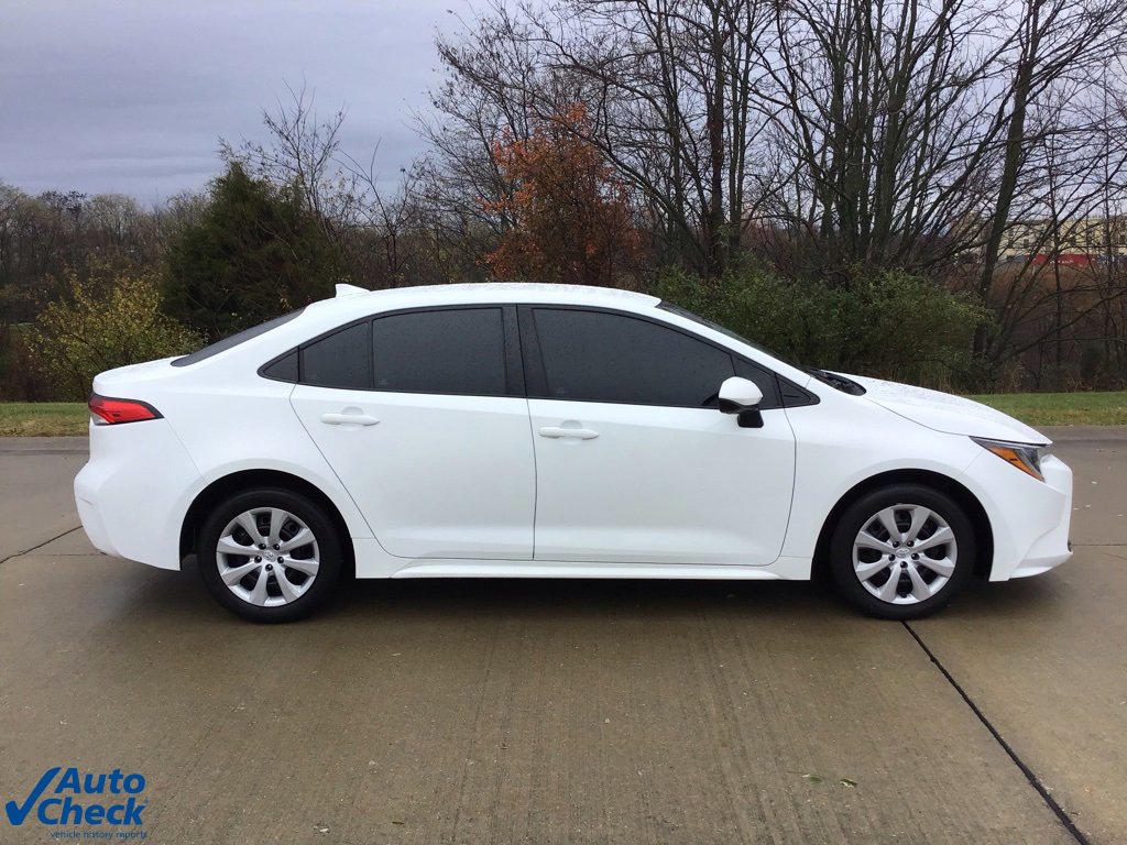 Used 2024 Toyota Corolla LE image 2