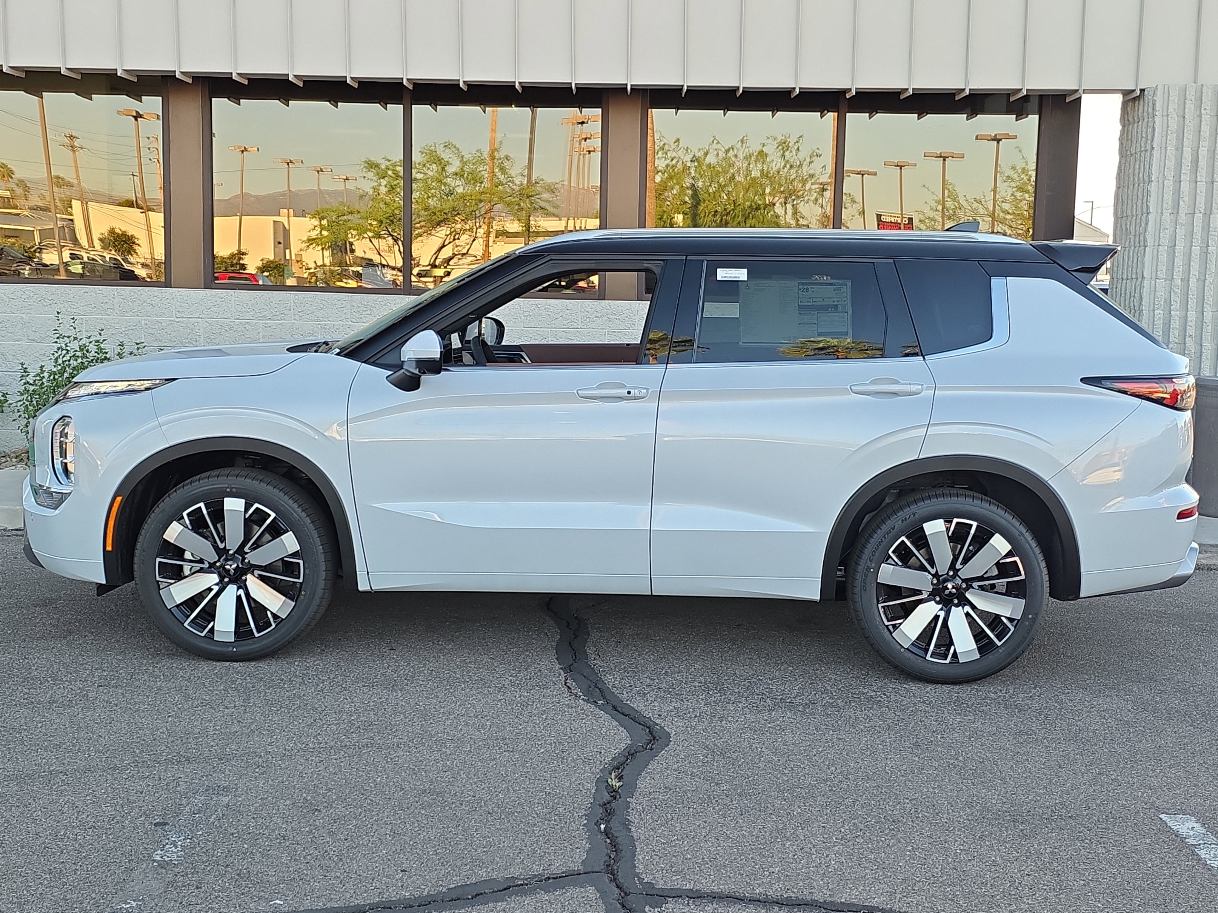 New 2026 Mitsubishi Outlander SEL image 4