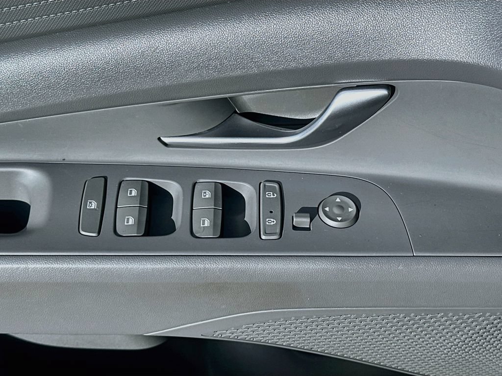 Used 2022 Hyundai Elantra SEL FWD image 17