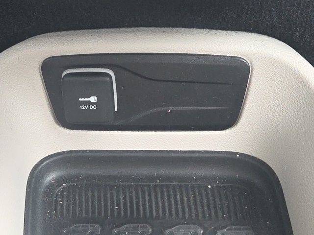 Used 2023 Chrysler Pacifica Touring-L FWD image 38