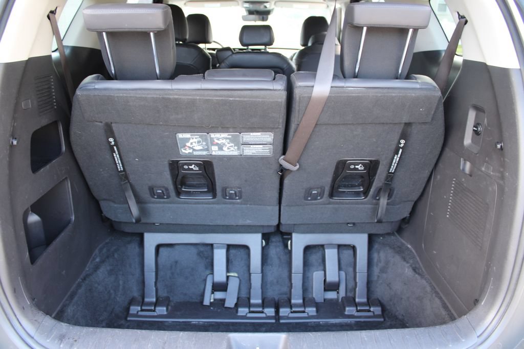 Used 2025 Kia Carnival FWD image 32