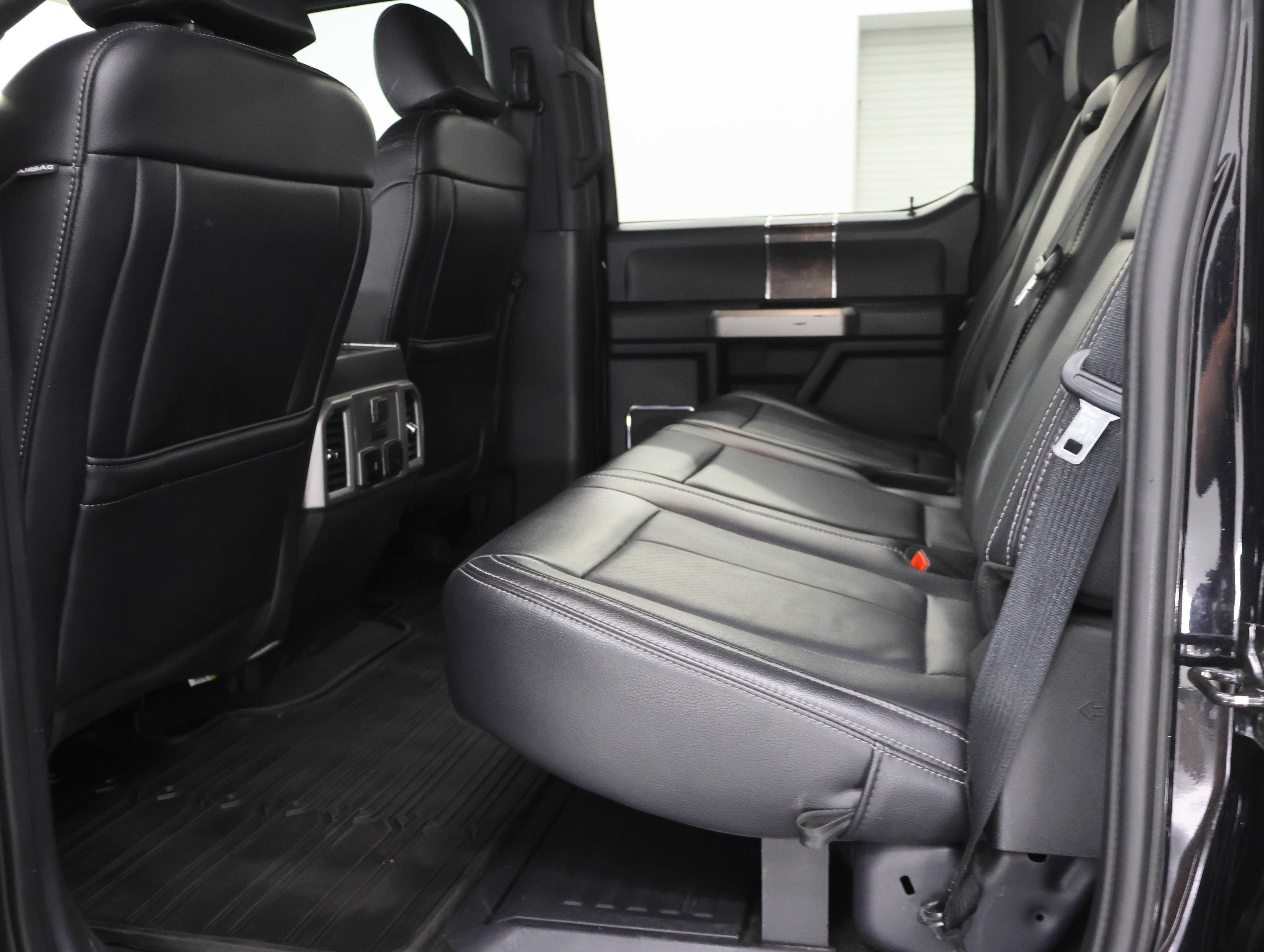 Used 2022 Ford F250 Lariat w/ Black Appearance Package AWD/4WD image 9