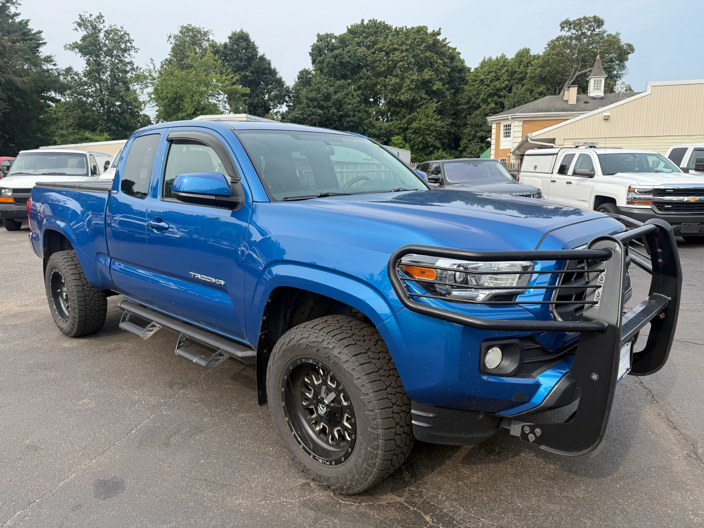 Used 2016 Toyota Tacoma SR5 w/ Towing Package AWD/4WD image 4