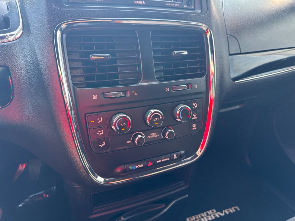 Used 2016 Dodge Grand Caravan SE FWD image 14