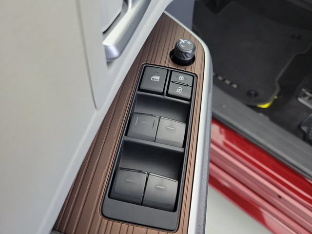 Used 2024 Toyota Sienna XLE FWD image 21
