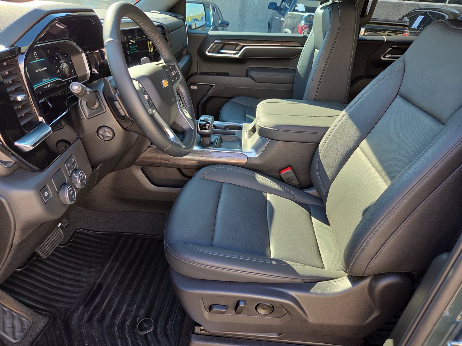Used 2025 Chevrolet Silverado 1500 LTZ RWD image 19
