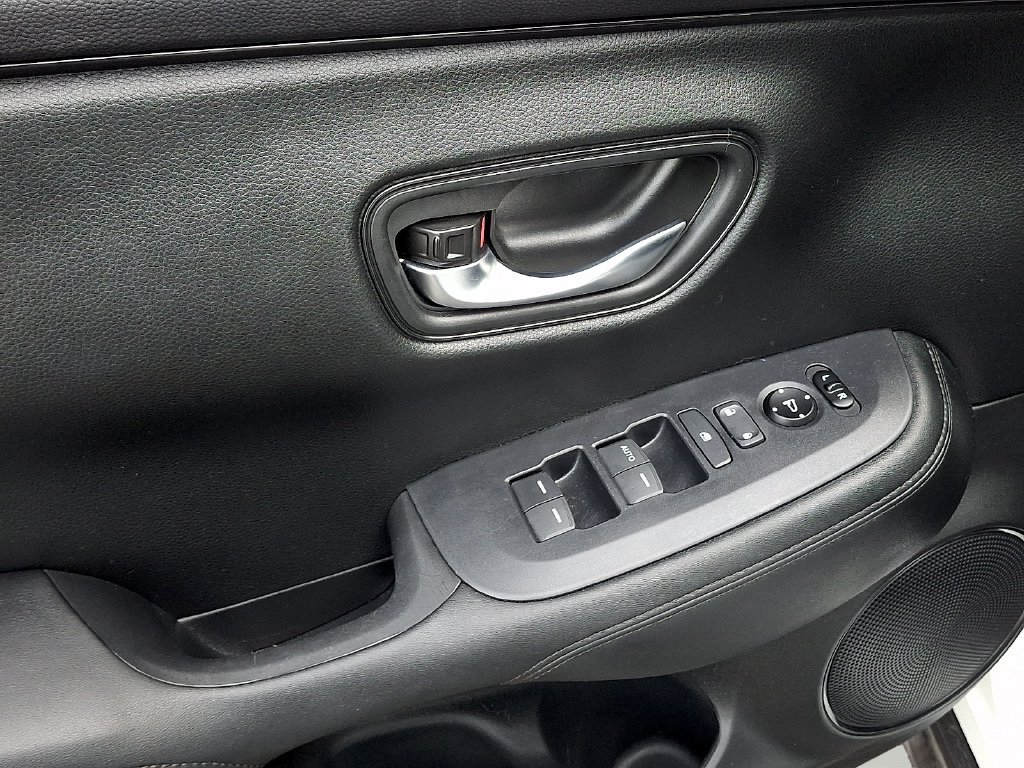 Used 2025 Honda HR-V LX image 14
