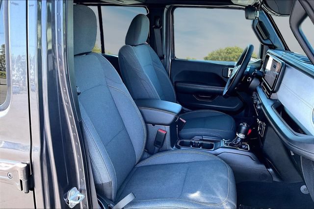 Used 2025 Jeep Wrangler Unlimited Sahara AWD/4WD image 27