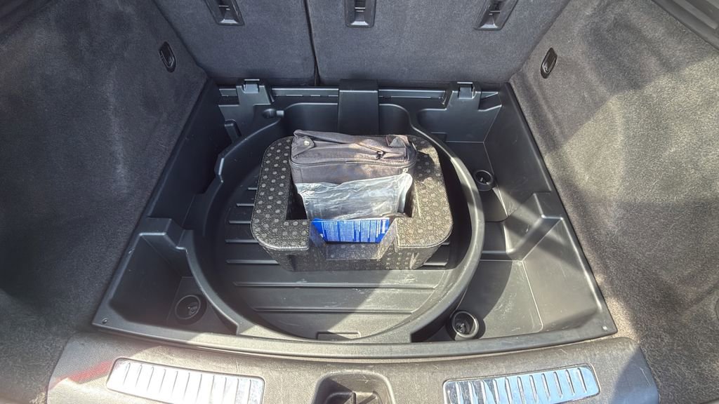 Used 2023 Cadillac XT4 Premium Luxury image 16