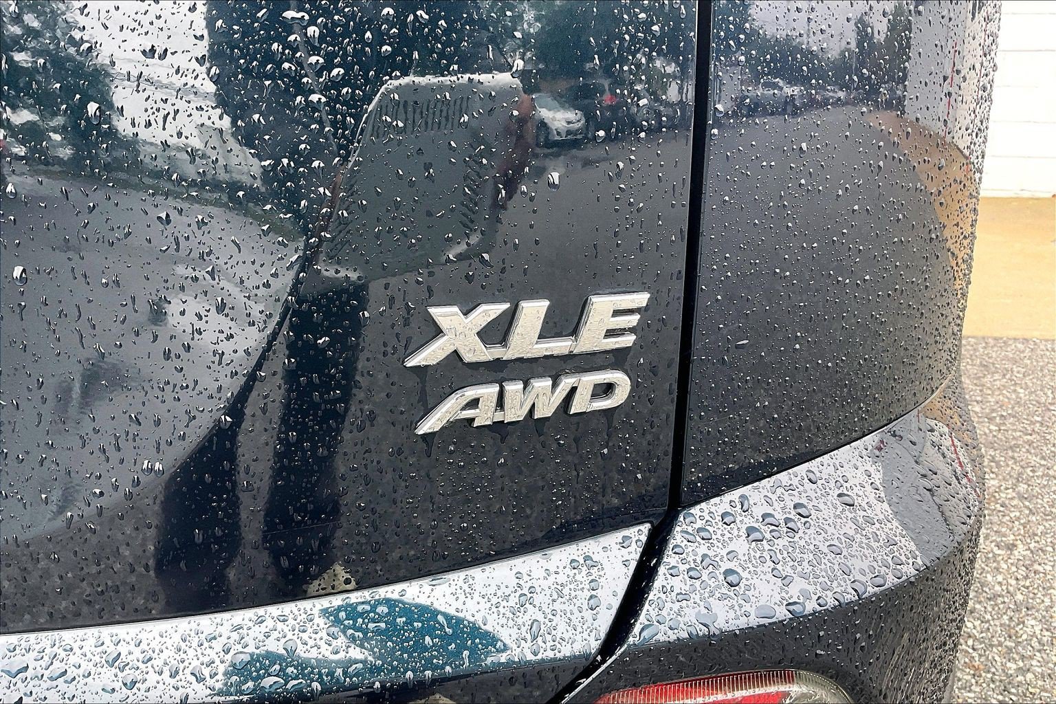Used 2018 Toyota RAV4 XLE w/ Plus Extra Value Package AWD/4WD image 10