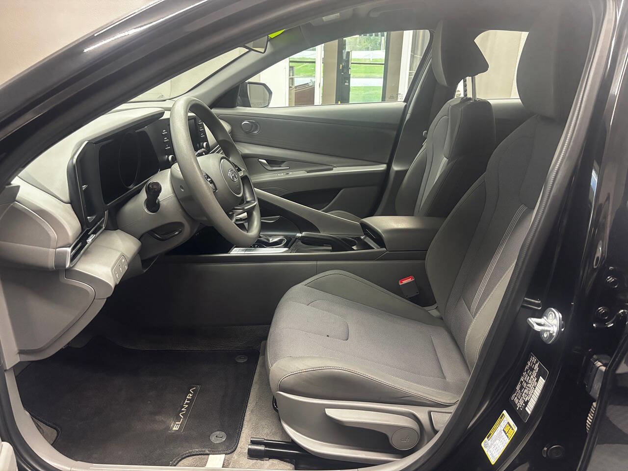 Used 2023 Hyundai Elantra SE FWD image 17