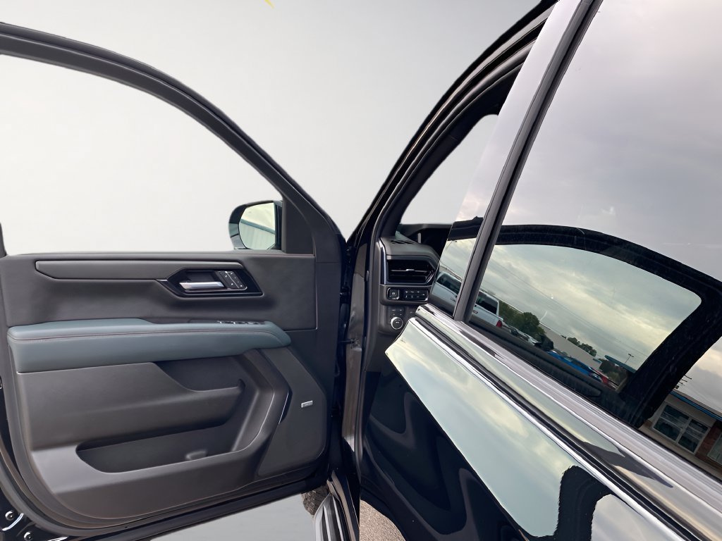 Used 2025 GMC Yukon XL AT4 w/ LPO, Floor Liner Package AWD/4WD image 20