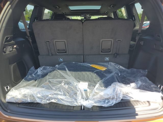 New 2026 Jeep Grand Cherokee L Limited w/ Luxury Tech Group II AWD/4WD image 8