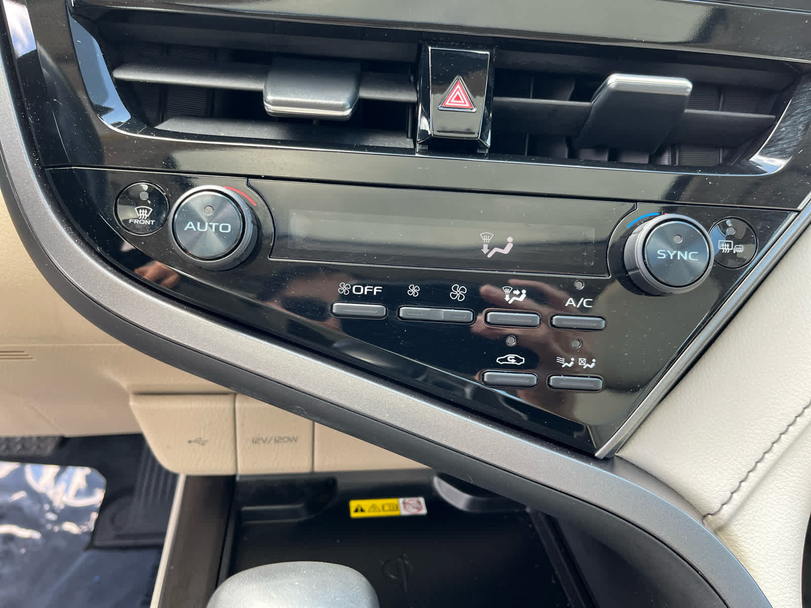 Used 2024 Toyota Camry XLE w/ Navigation Package FWD image 18