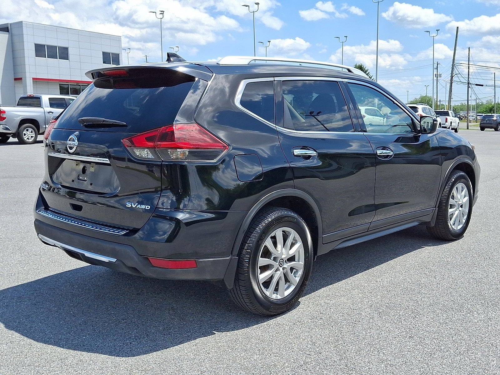 Used 2018 Nissan Rogue SV AWD/4WD image 7