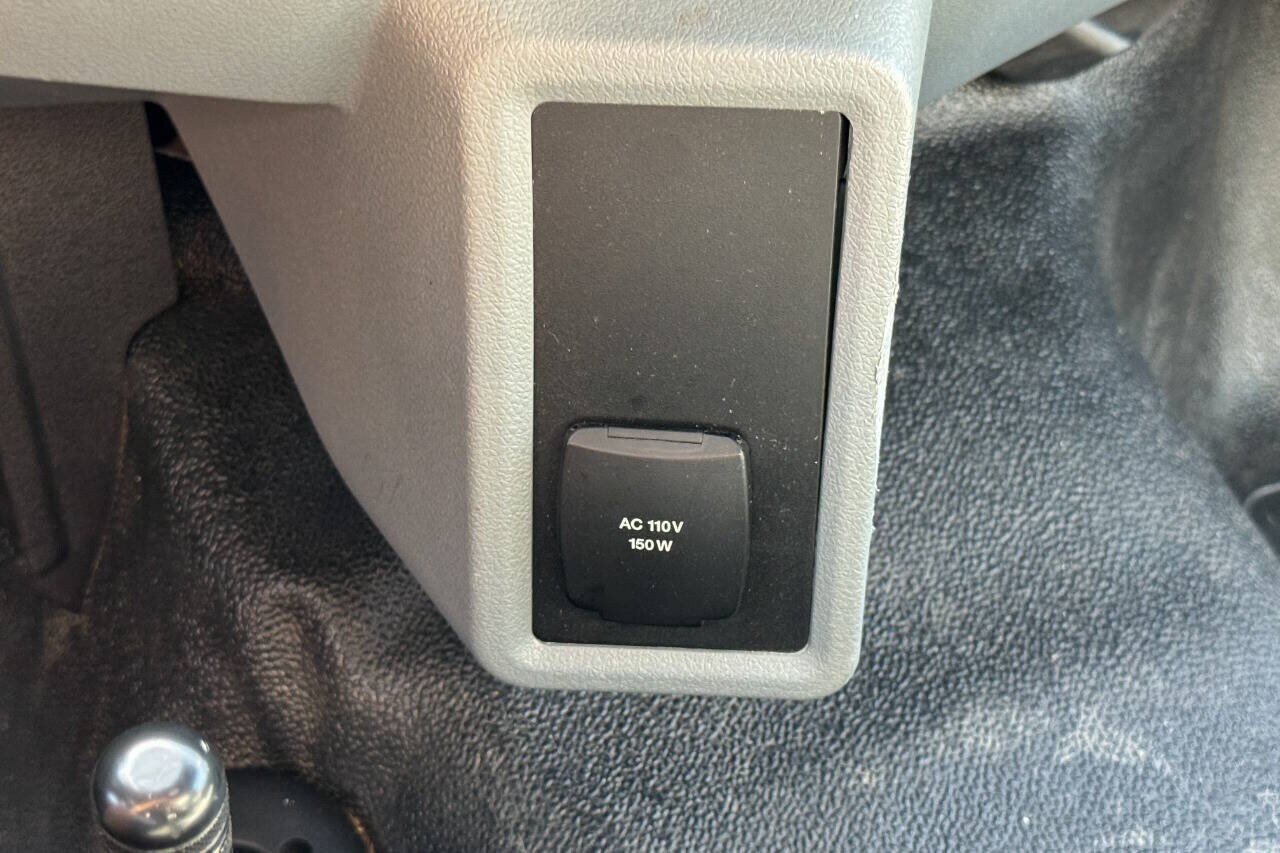 Used 2022 Ford F650 2WD Regular Cab Super Duty image 32