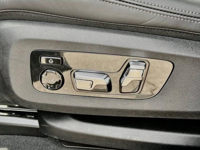 Used 2026 BMW X7 xDrive40i w/ M Sport Package AWD/4WD image 21
