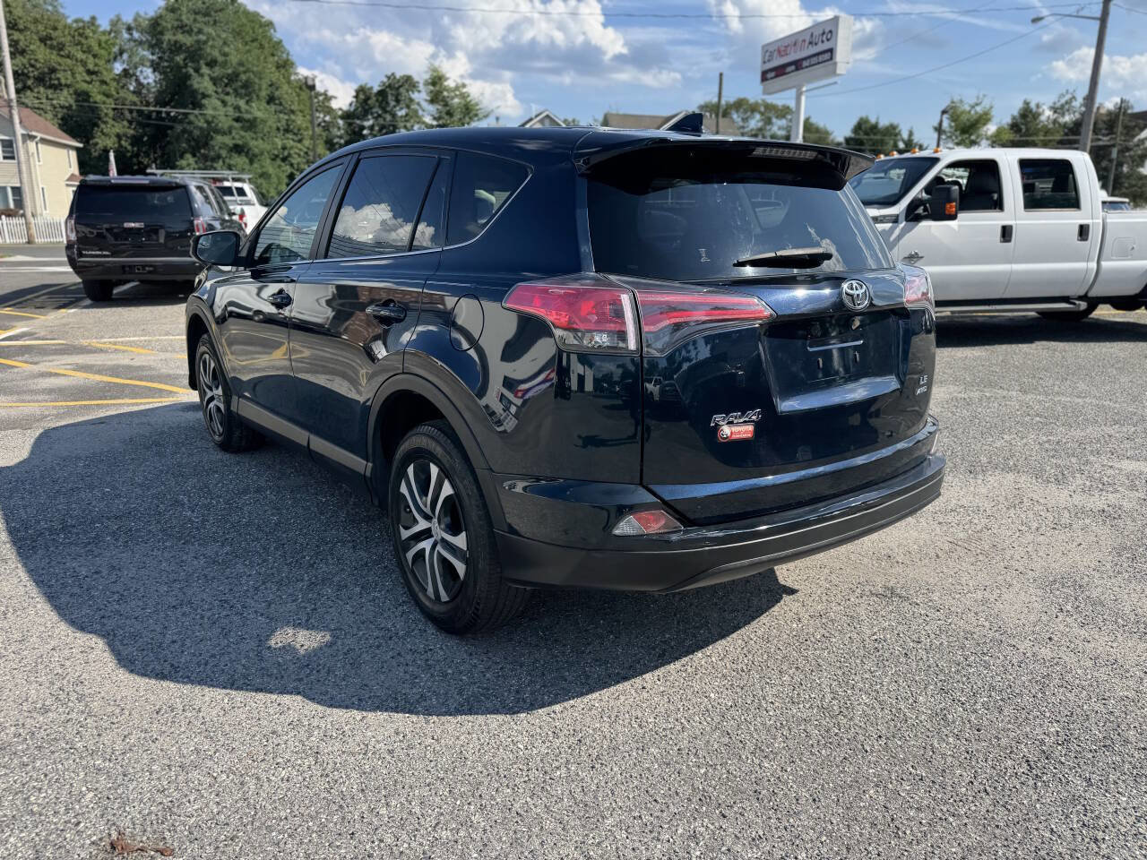 Used 2018 Toyota RAV4 LE image 13