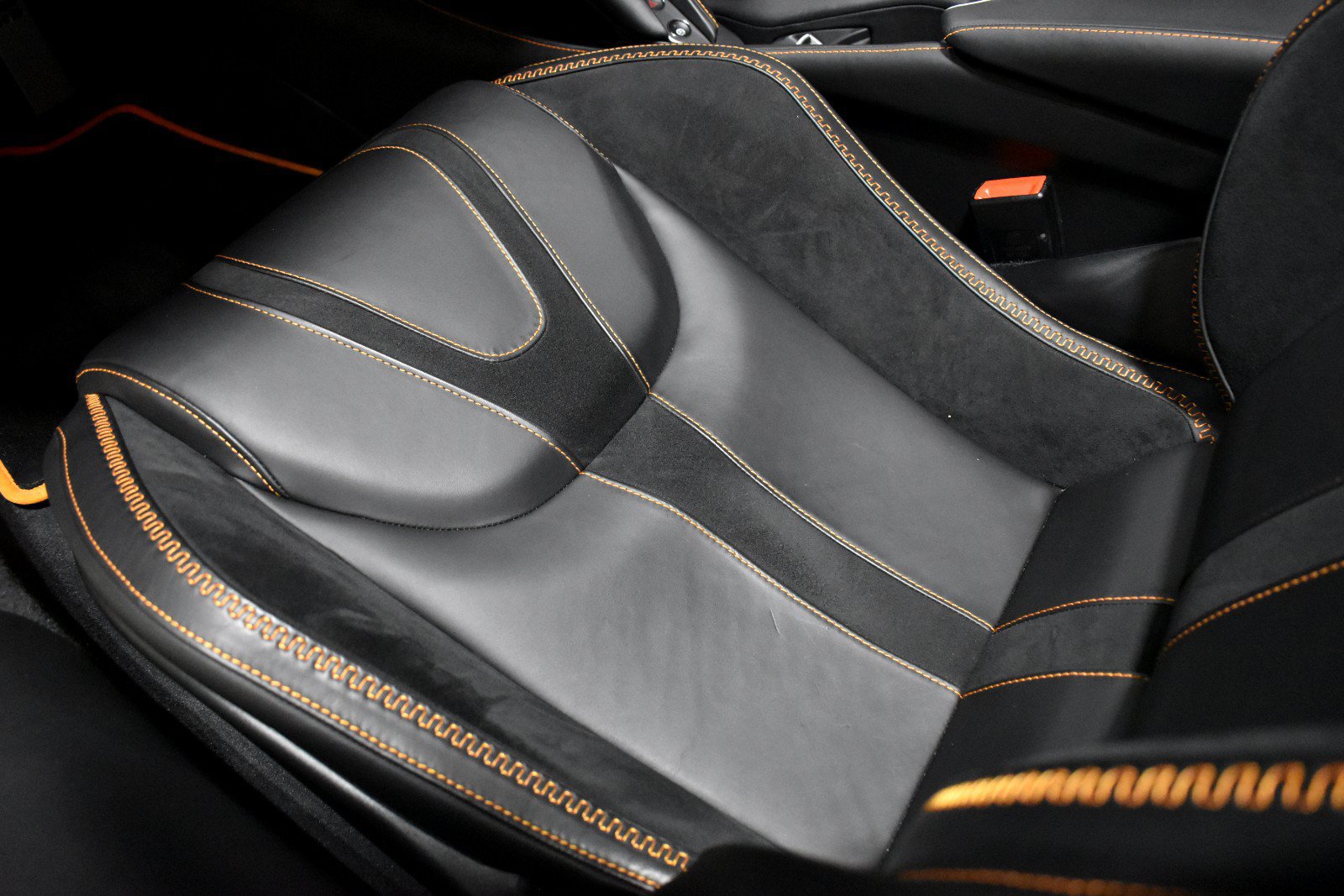 Used 2025 McLaren 750S Spider RWD image 39