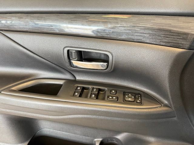 Used 2017 Mitsubishi Outlander GT image 18