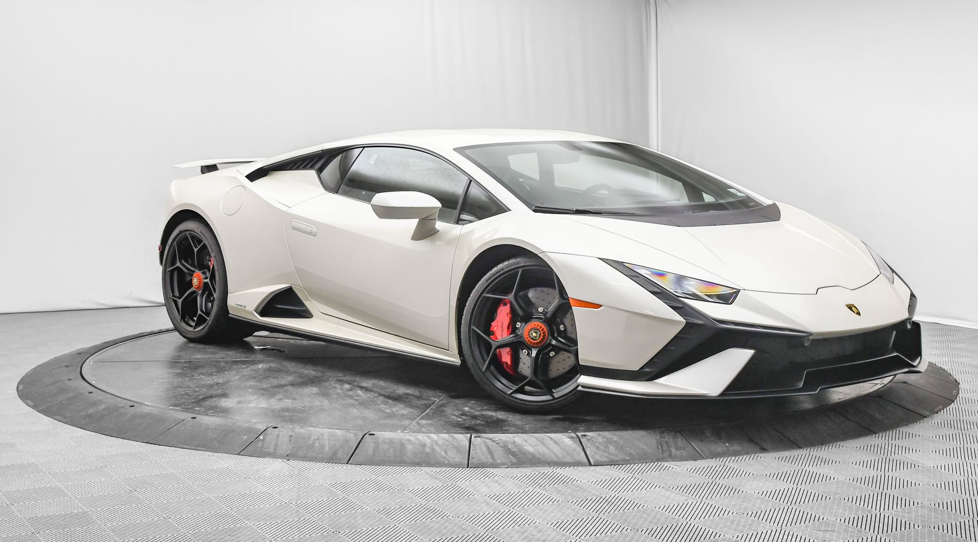 Used 2023 Lamborghini Huracan Tecnica image 1