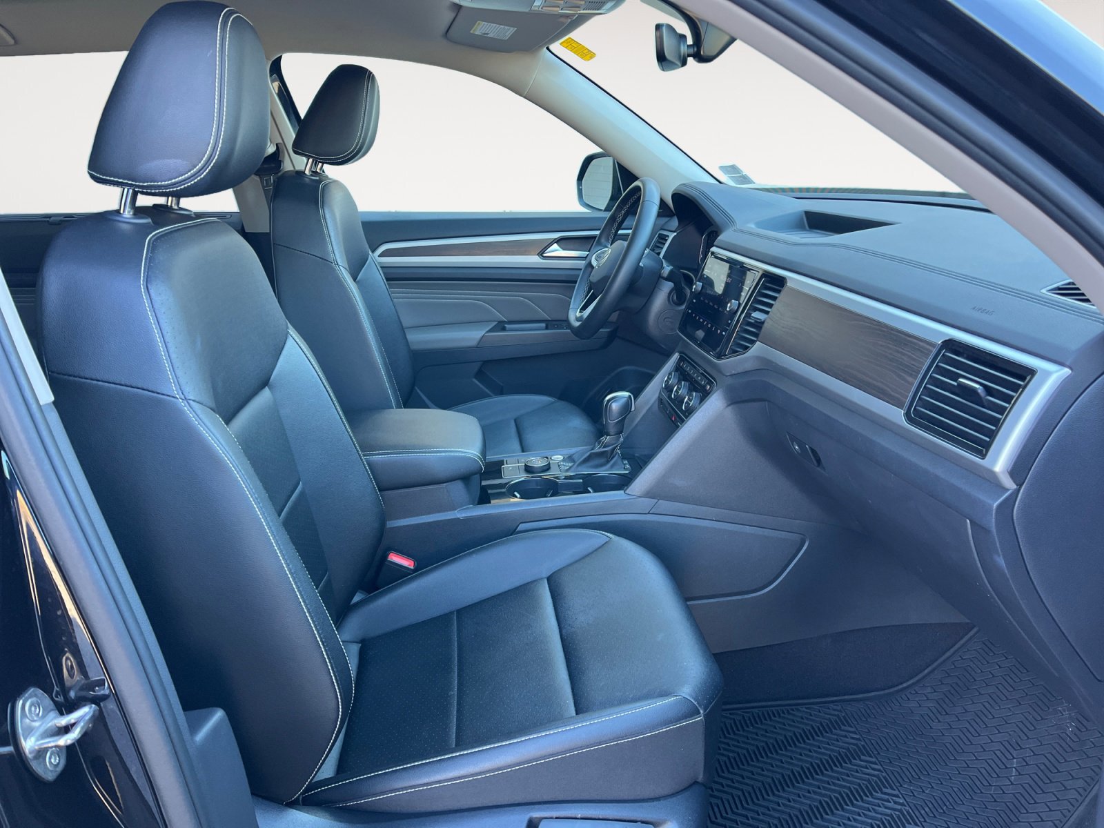 Certified 2023 Volkswagen Atlas SE w/ Black Wheel Package image 18