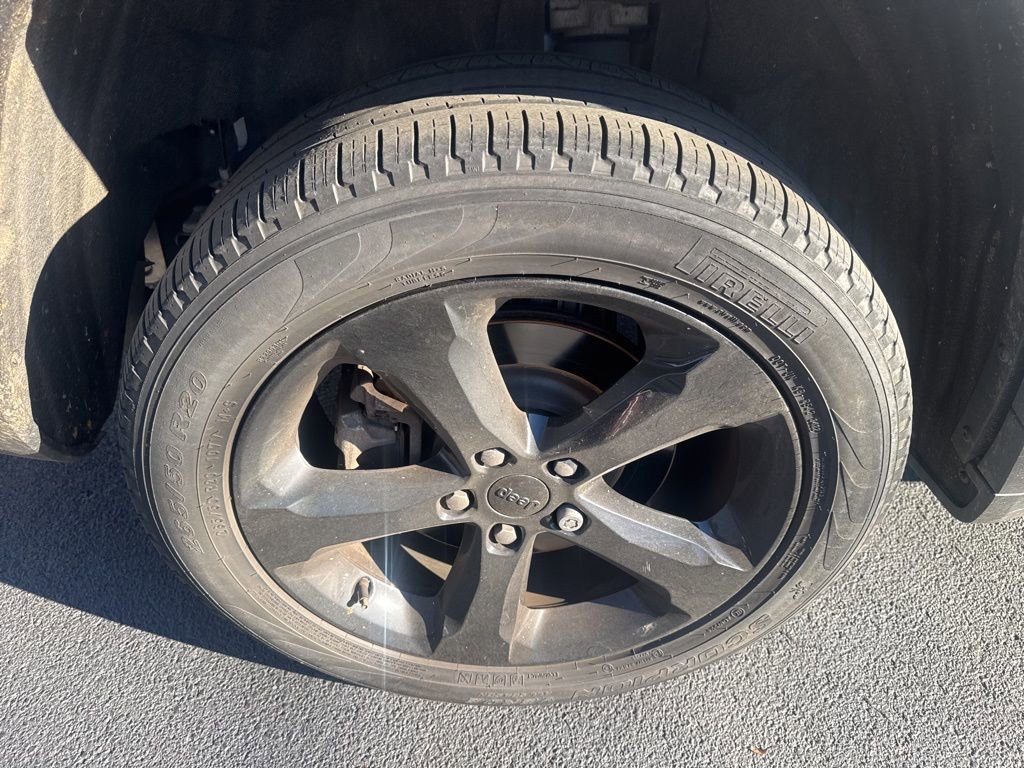 Used 2022 Jeep Grand Cherokee L Limited w/ Black Appearance Package image 21