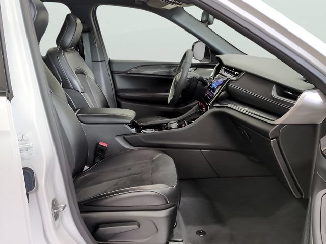 Used 2023 Jeep Grand Cherokee Altitude AWD/4WD image 15