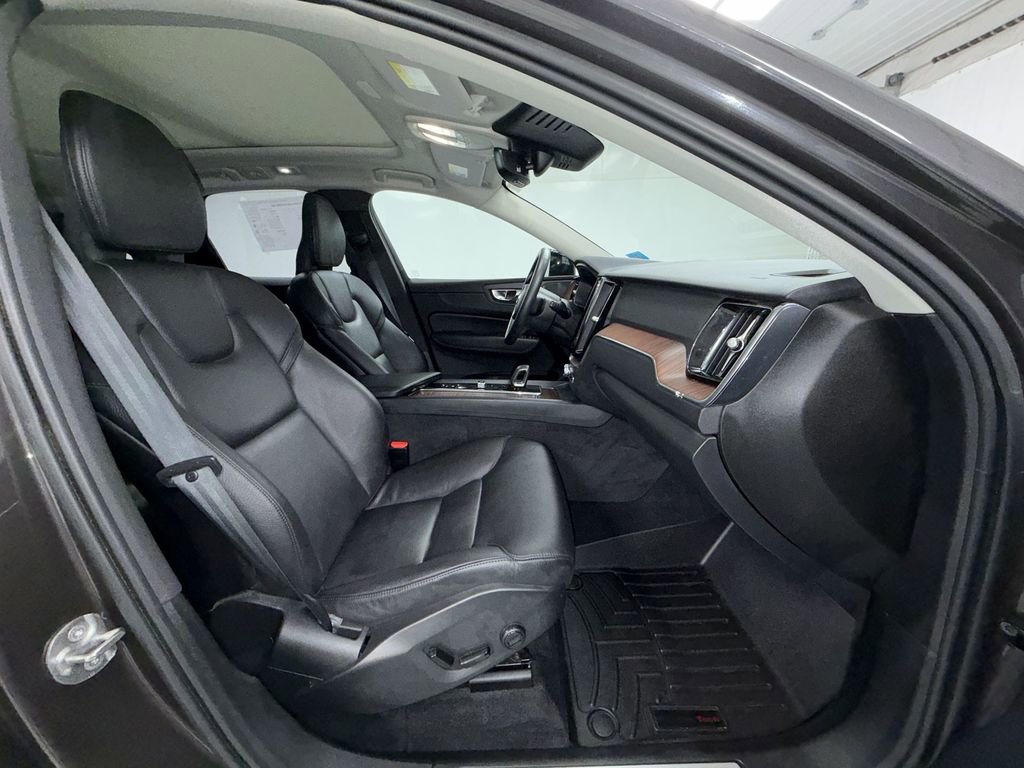 Used 2023 Volvo XC60 B5 Plus w/ Climate Package image 6